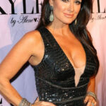 Kyle Richards Bra Size Age Weight Height Measurements Celebrity Sizes